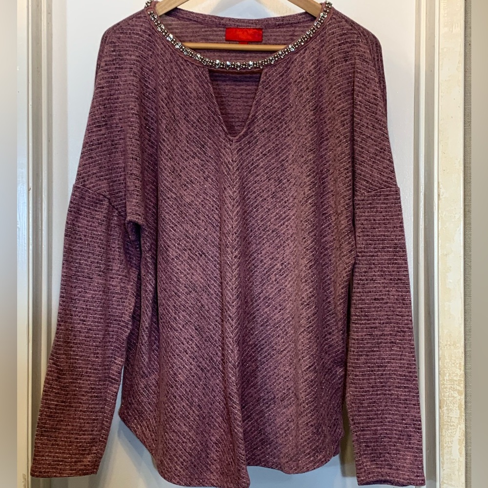 ✨👚💎"Sparkle & Slay: Cozy Top with a Glam Twist 💎👚✨